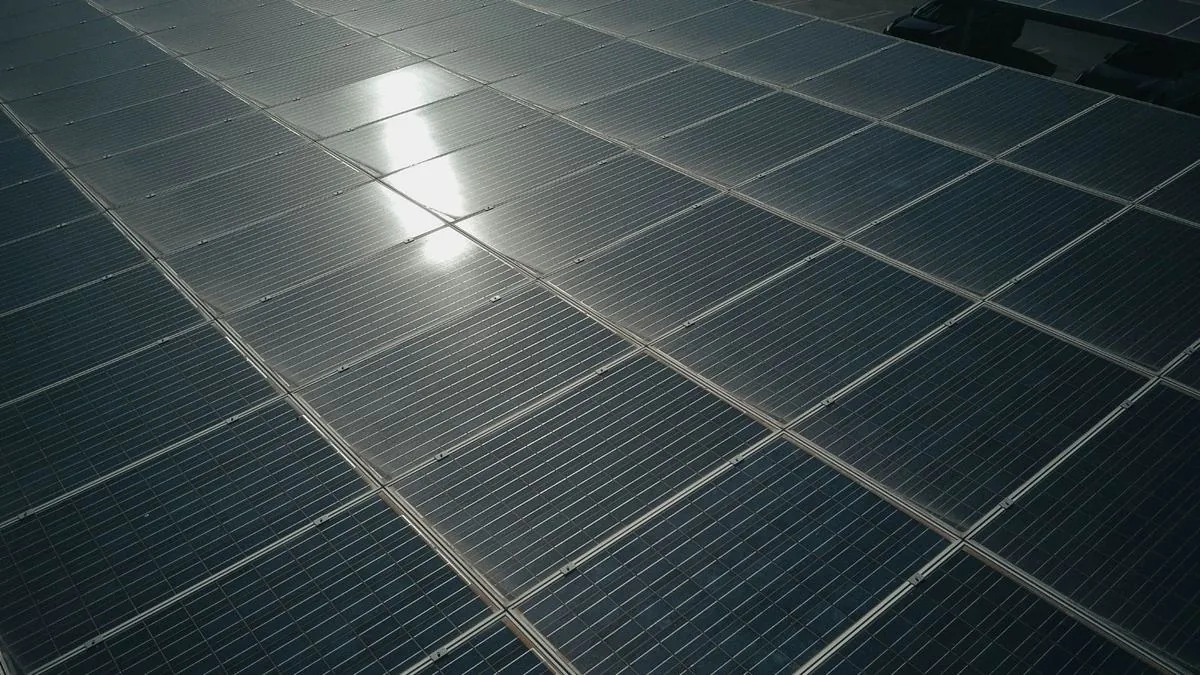 Energieeffizientes Betriebsgebäude mit Solaranlage